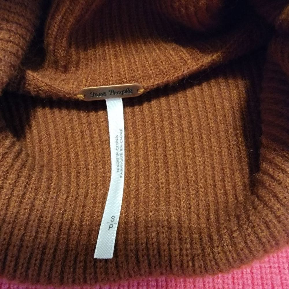 Free People Oversized Colorblock Turtleneck Sweater Pink Brown Size Small - Picture 11 of 11